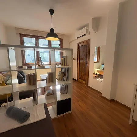 דירה Comfy In The Heart Of